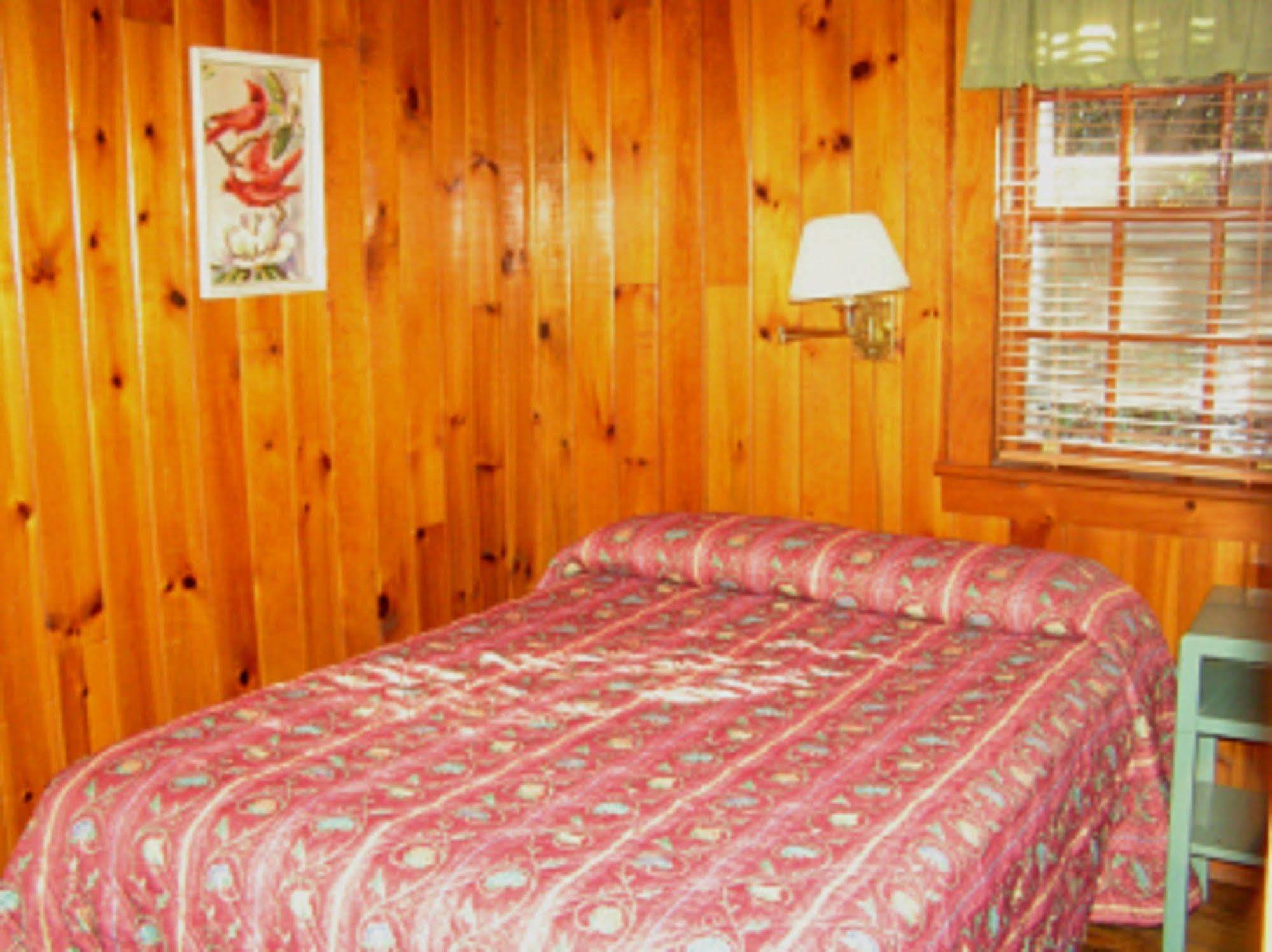 Cabins At Twinbrook Resort Maggie Valley Bagian luar foto