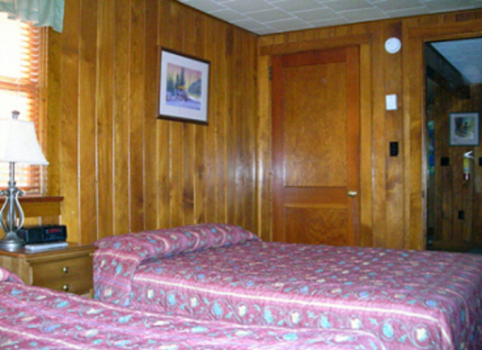 Cabins At Twinbrook Resort Maggie Valley Bagian luar foto